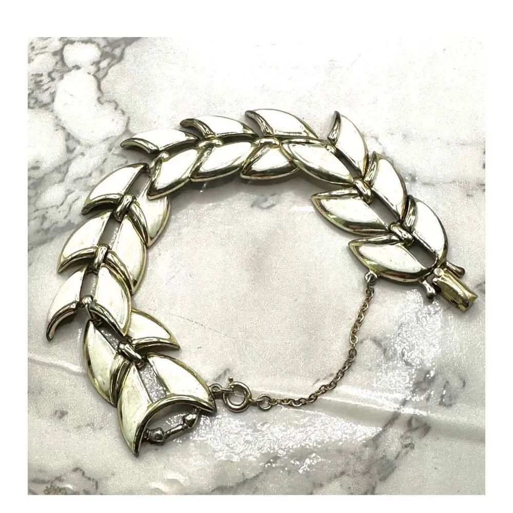 Coro cream and gold tone enamel vintage link bracelet